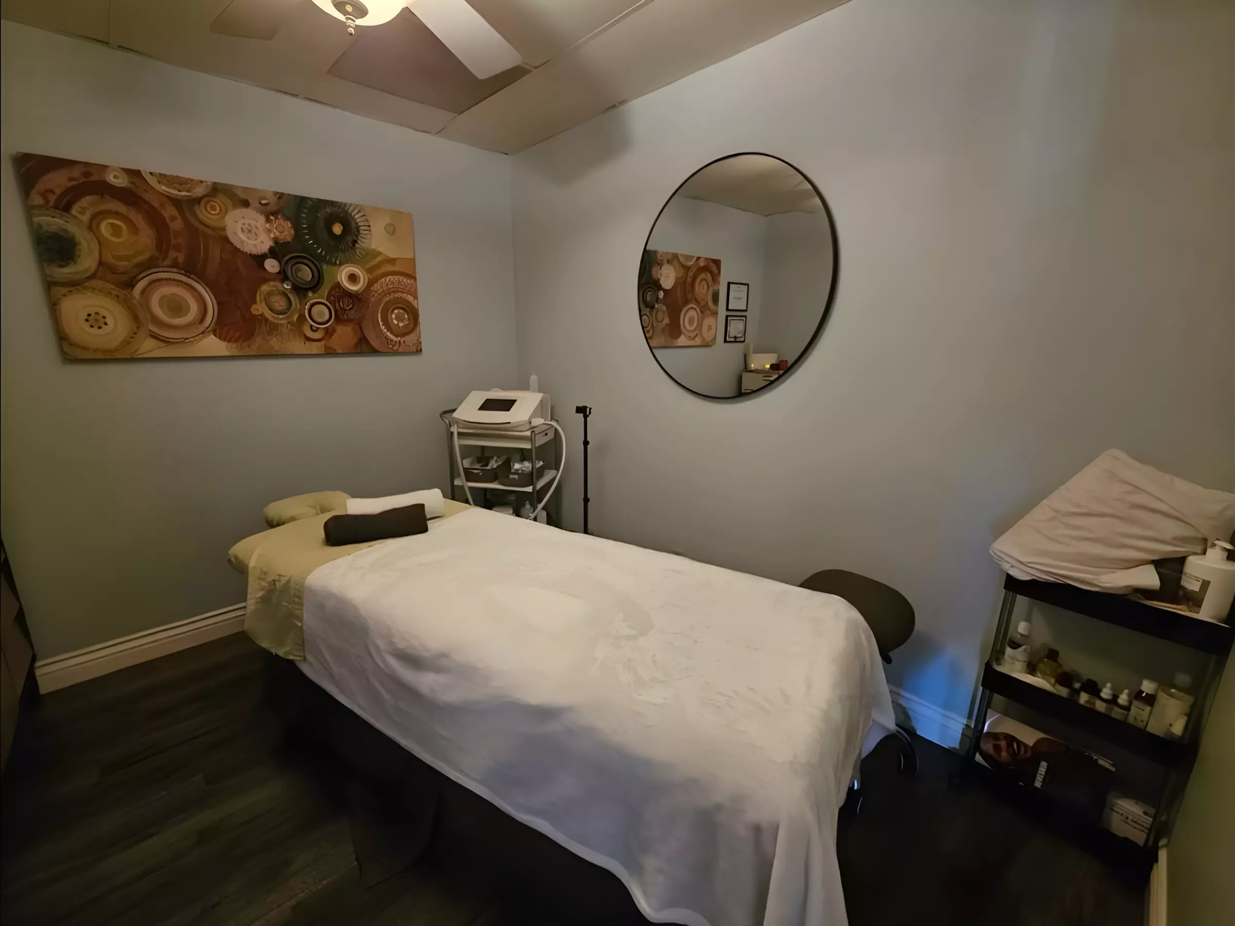 Unwind: One Relaxing Massage (60min) with Mask/Scalp Massage and More