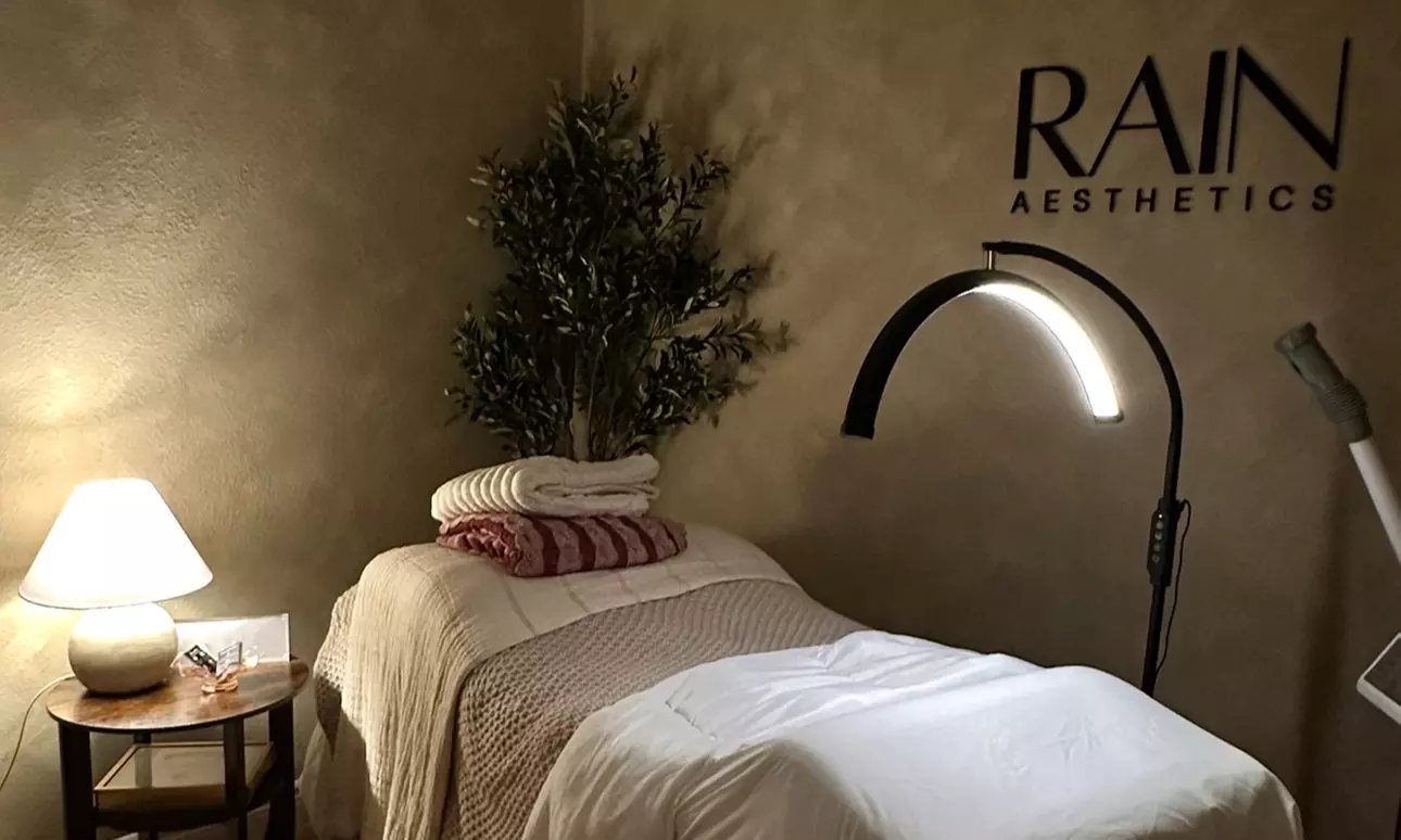 Rain Aesthetics: Glow Up with One or Two 30-Min Red Light Therapy