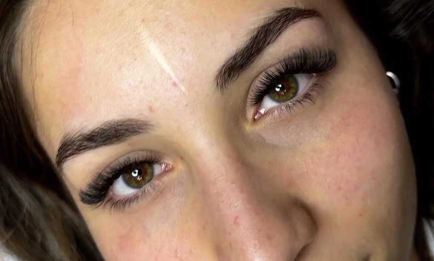 Image 3: Achieve Glamorous Eyes: Classic, Hybrid, or Volume Eyelash Extensions