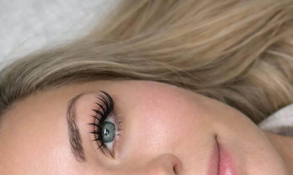Wimpernverlängerung nach Wahl: Klassisch, Wispy oder Volumen