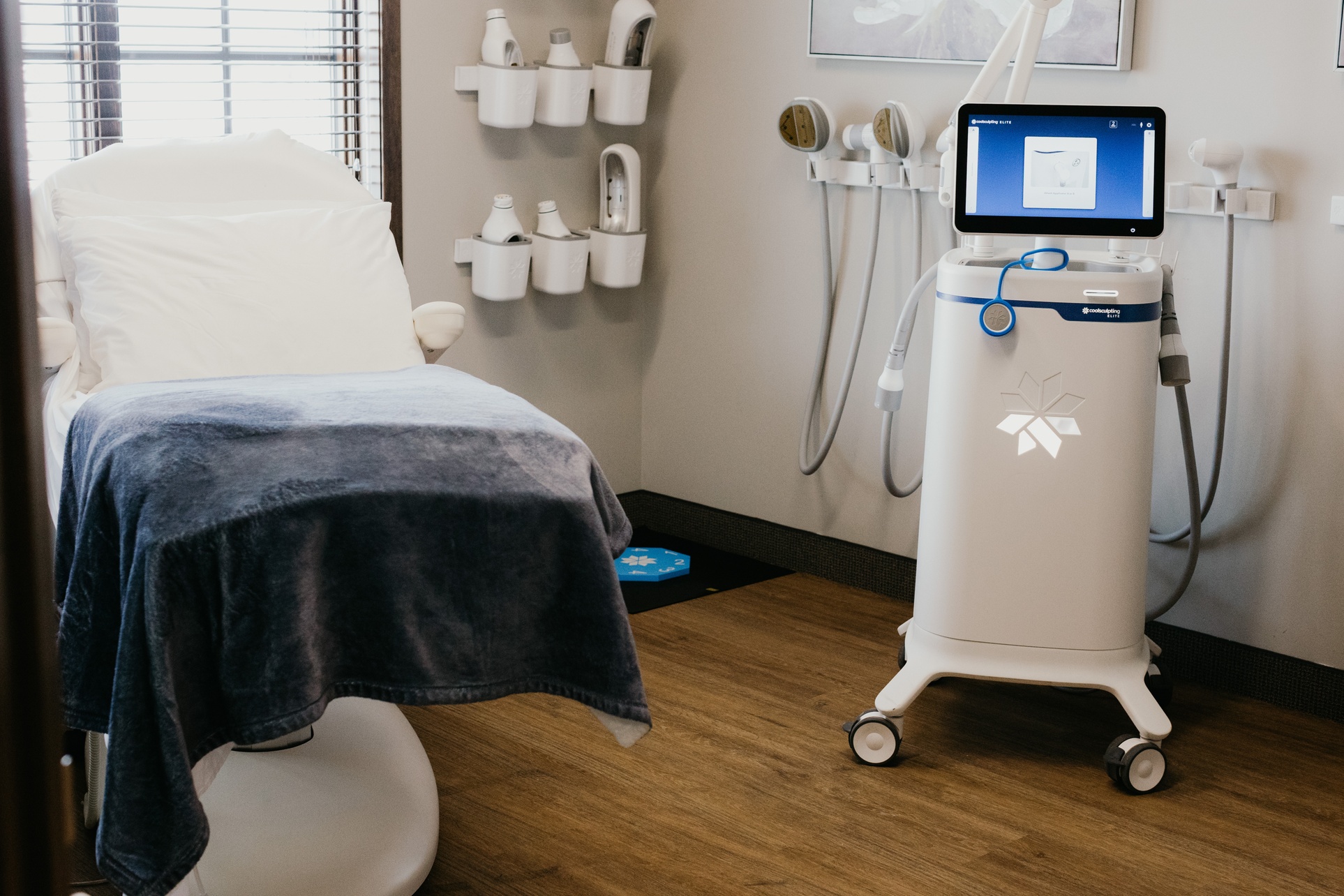 Say Goodbye to Unwanted Fat with One Cycle of Coolsculpting Elite at Aesthetiq Institute. Save Up to 20% - Primary Image