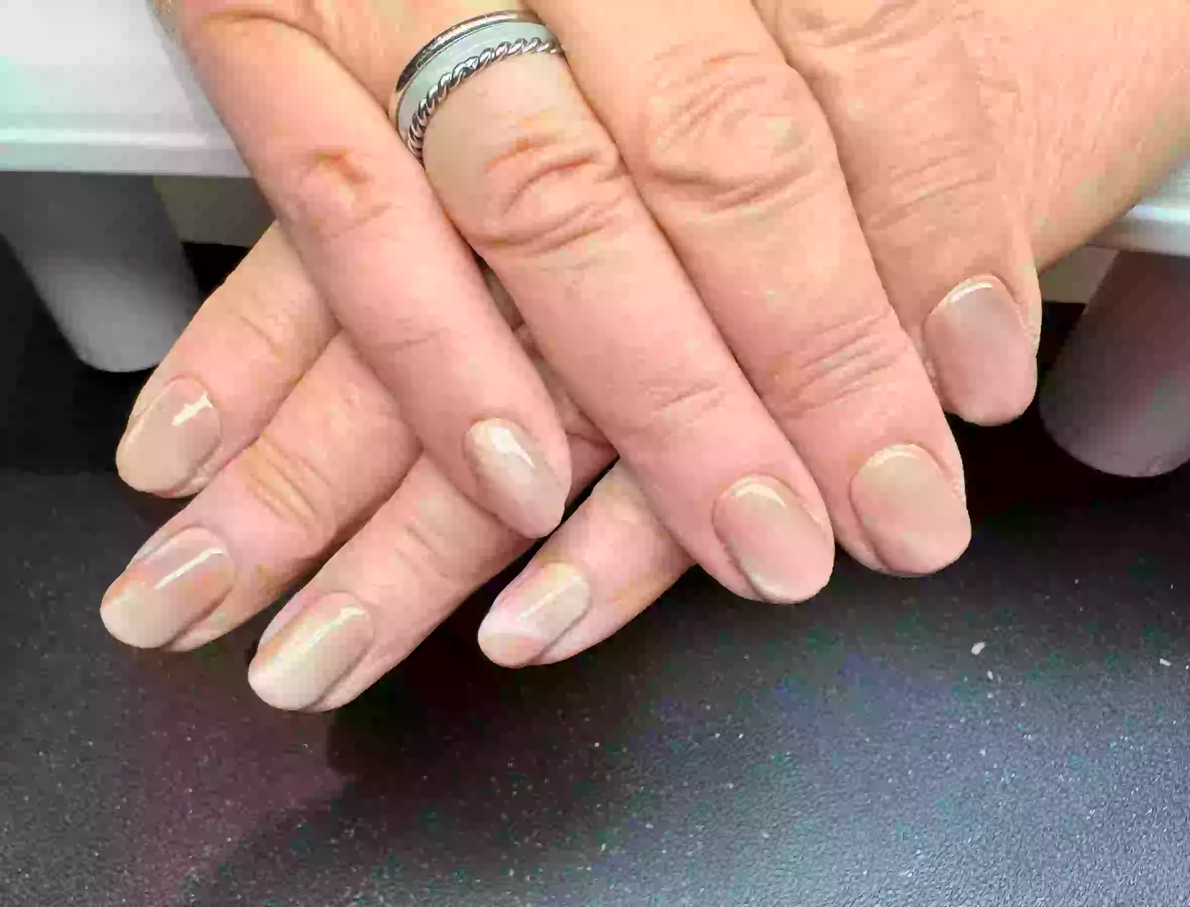 Pose de vernis semi-permanent ou capsules américaines à Saint-Gratien