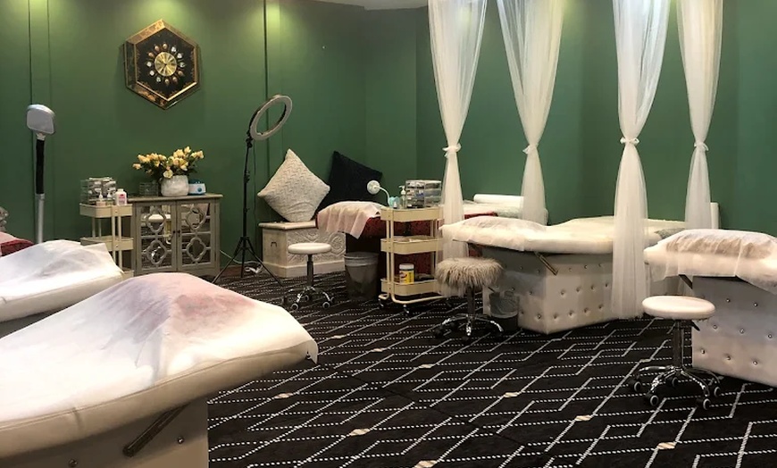 Image 2: Get a No-Glue Lash Lift and Tint for Stunning Lashes