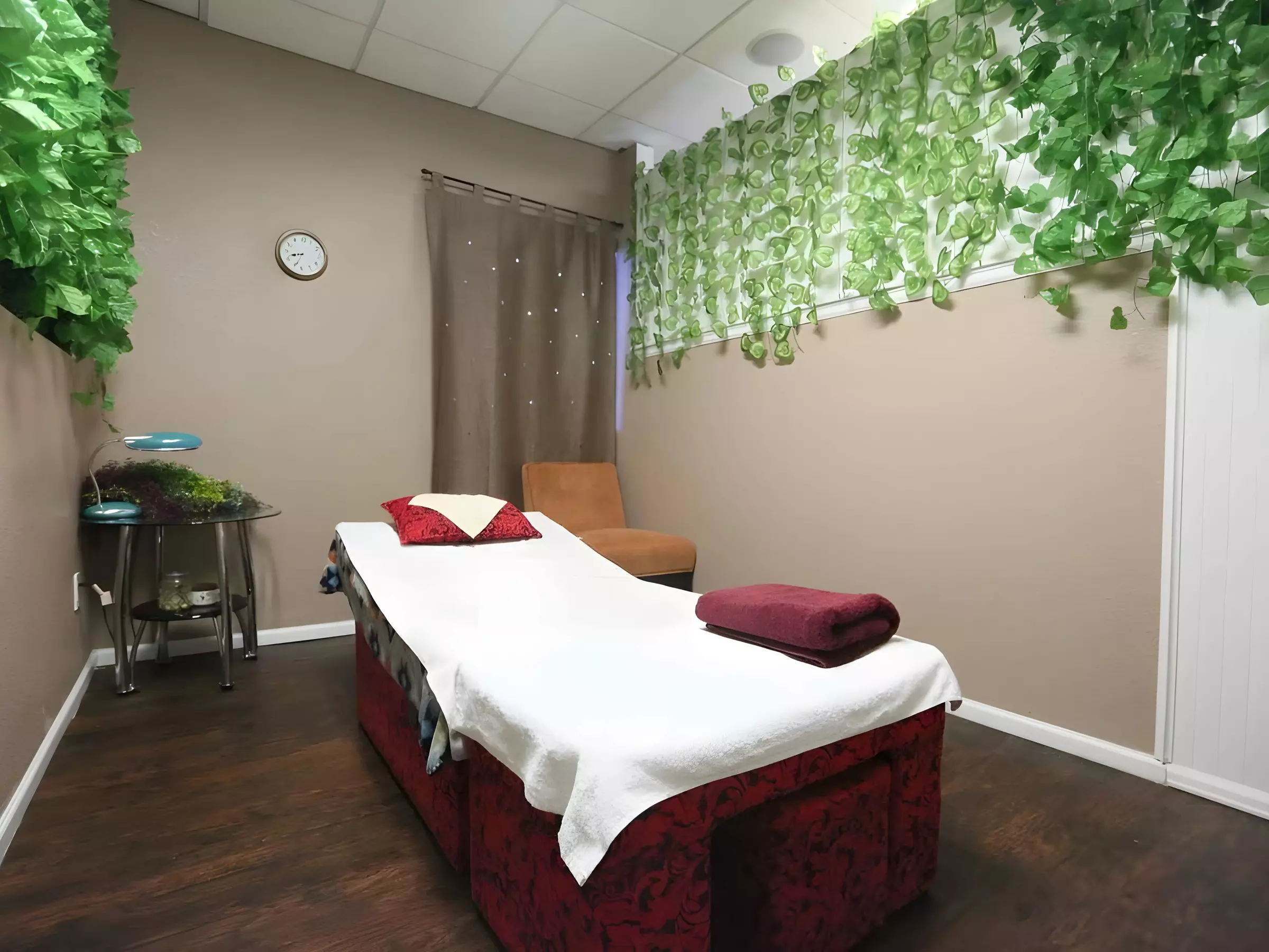 Foot Reflexology with Optional 30-Min Full Body Clothed Massage 