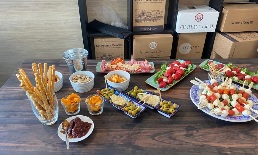 Image 2: Kleine Runde, großer Geschmack: Weinprobe mit Tapas für 4-8 Personen