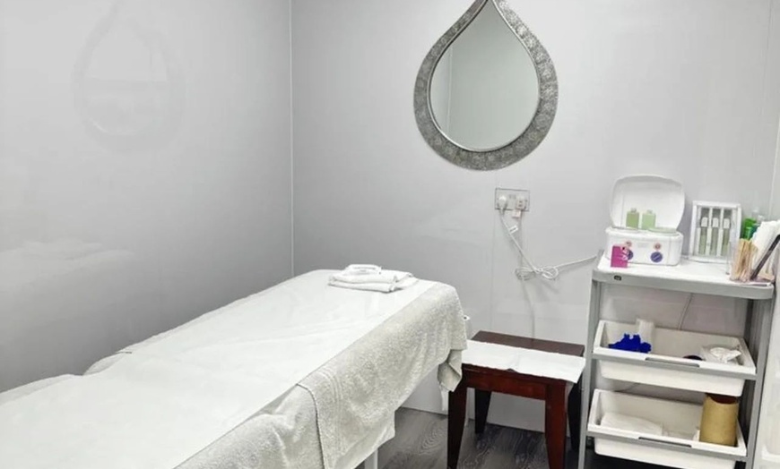 Image 3: Rejuvenate with 60 or 90-Minute Full Body Spa Treatment for Relaxation