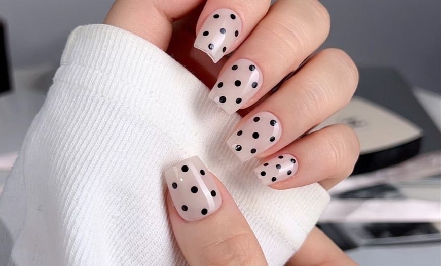 Image 4: Festive Nail Magic: Xmas Gel Sets, Fills & Extensions
