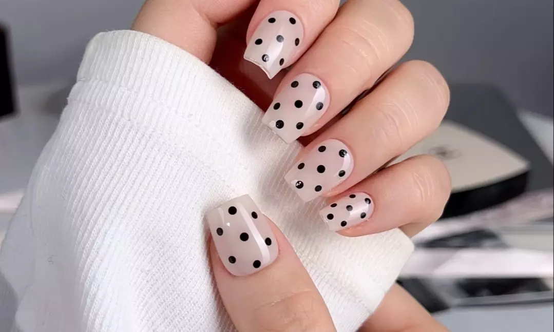 Festive Nail Magic: Xmas Gel Sets, Fills & Extensions