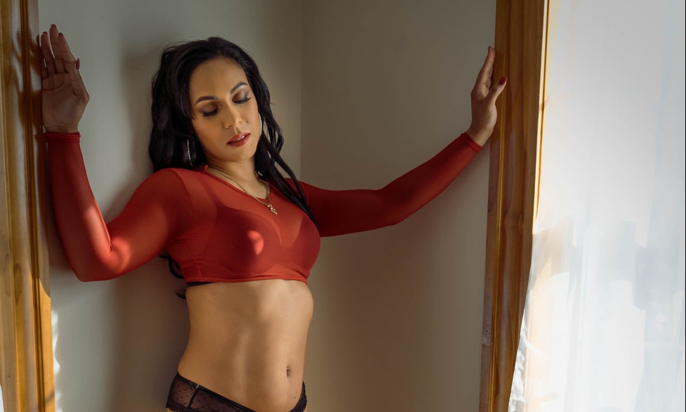 One Hour Boudoir Photography Session w/ Image or Hair, Makeup & More