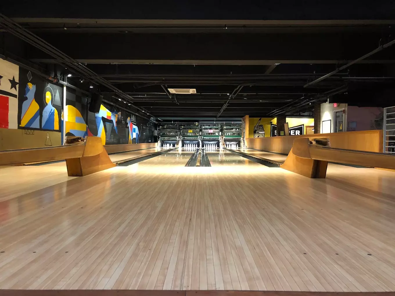 Unleash Fun: Enjoy Duck Pin Bowling, Arcade Games, Pizza & Drinks at Rubys Arcade in Harrisonburg!