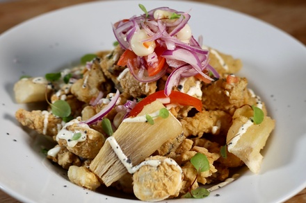 Menú fusión Hoku para 2 con 2 entrantes, 2 principales, 2 postres y 2 bebidas - Hoku Perú