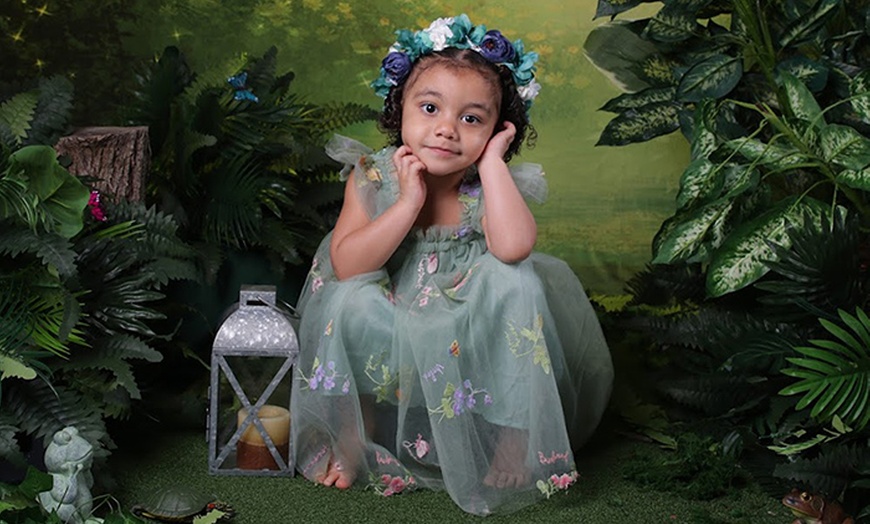 Image 2: Up to 59% Off on Seasonal Photography at Shelles Creative Photography