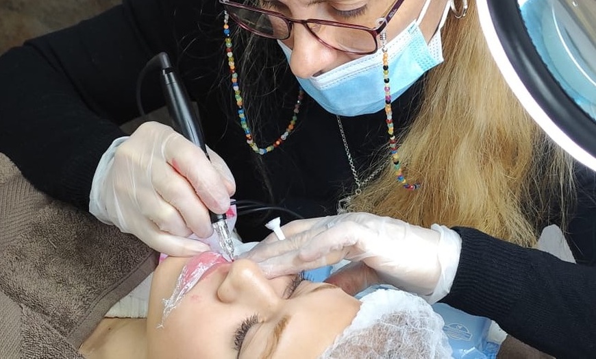 Image 3: Cejas pelo a pelo, eyeliner, perfilado y labios con micropigmentación 