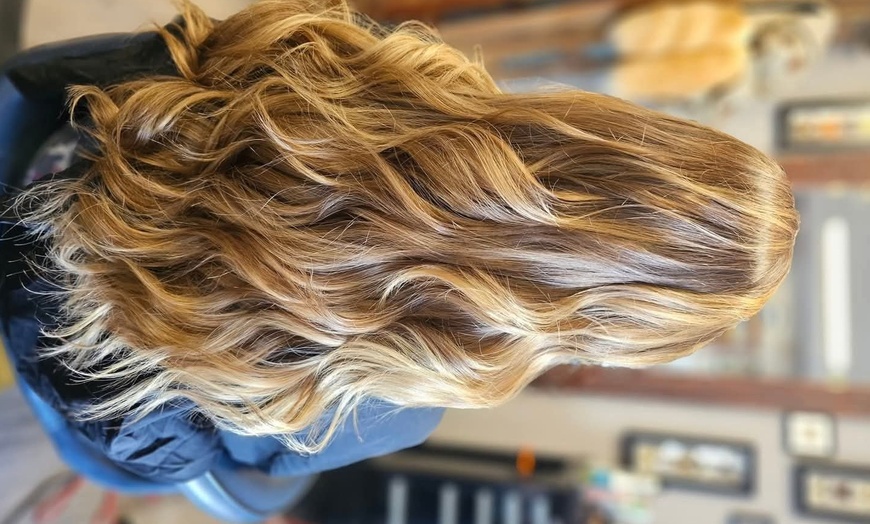 Image 2: Get a Stylish Haircut with Nigel King at Salon Helios
