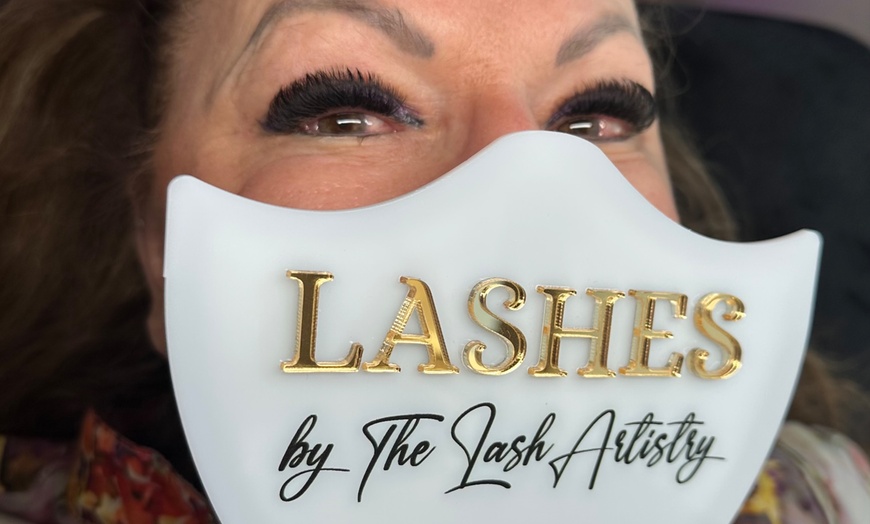 Image 5: Choose Your Perfect Lash Style: Volume or Hybrid Eyelash Extension Set