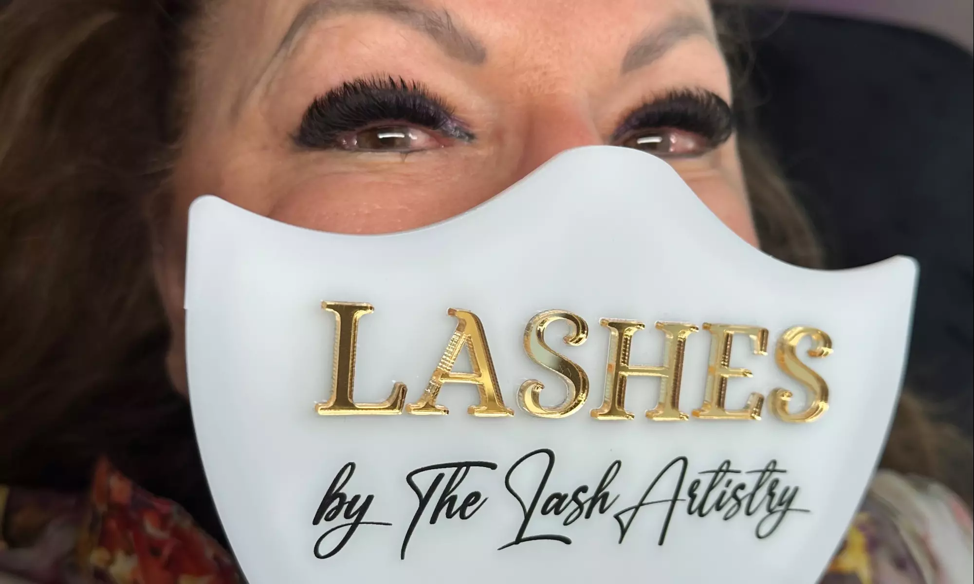 Choose Your Perfect Lash Style: Volume or Hybrid Eyelash Extension Set