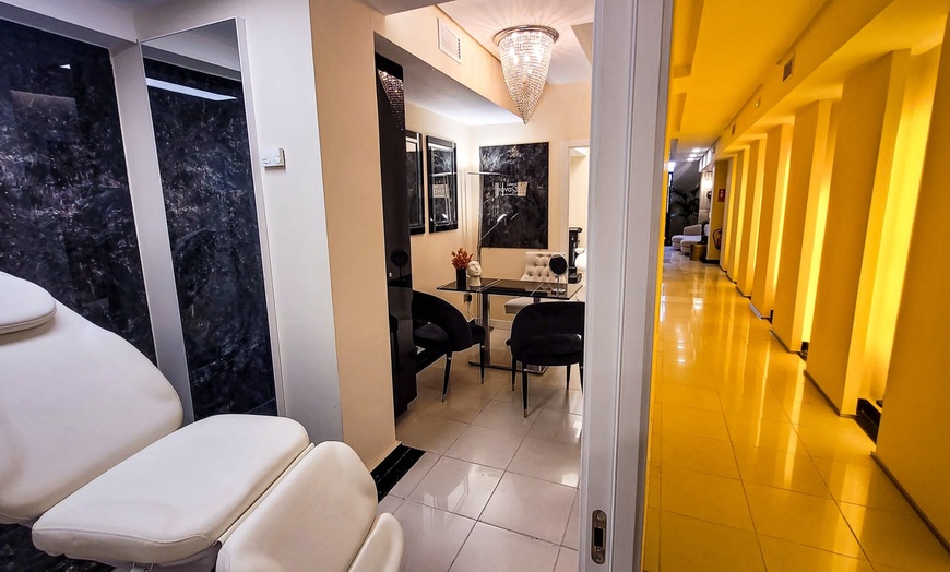 Image 9: "Total face antiaging": tratamiento con hidrolimpieza facial y láser