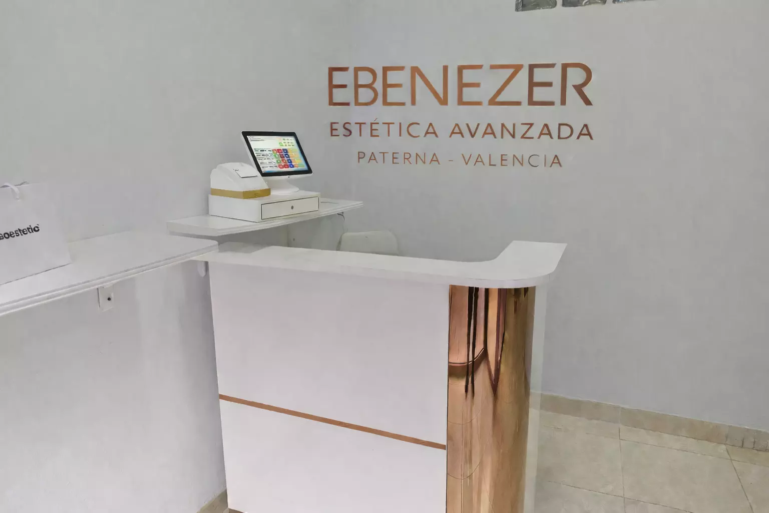 Higiene facial completa con microdermoabrasión y tratamiento a elegir