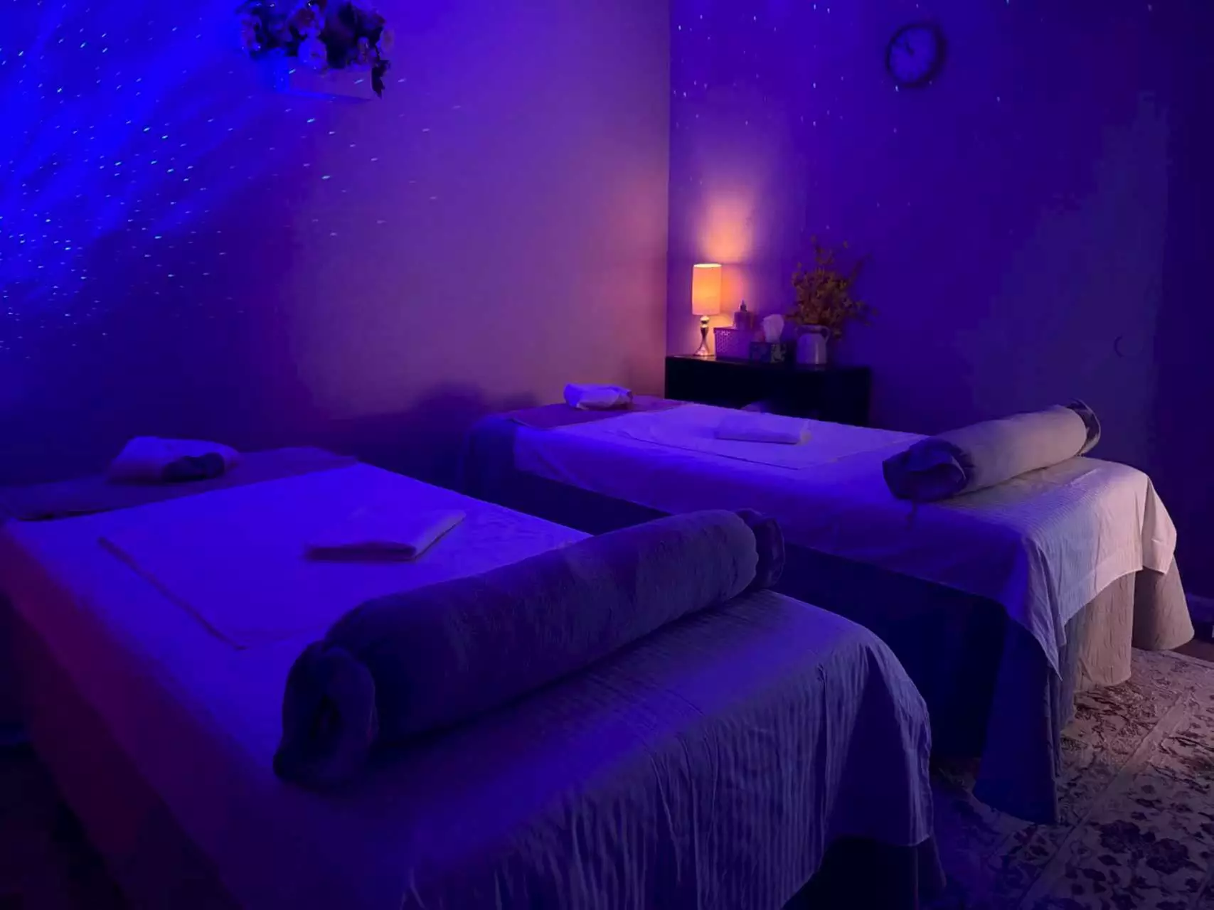 60-Minute Therapeutic Body Massage with Essential Oil and Hot Stones