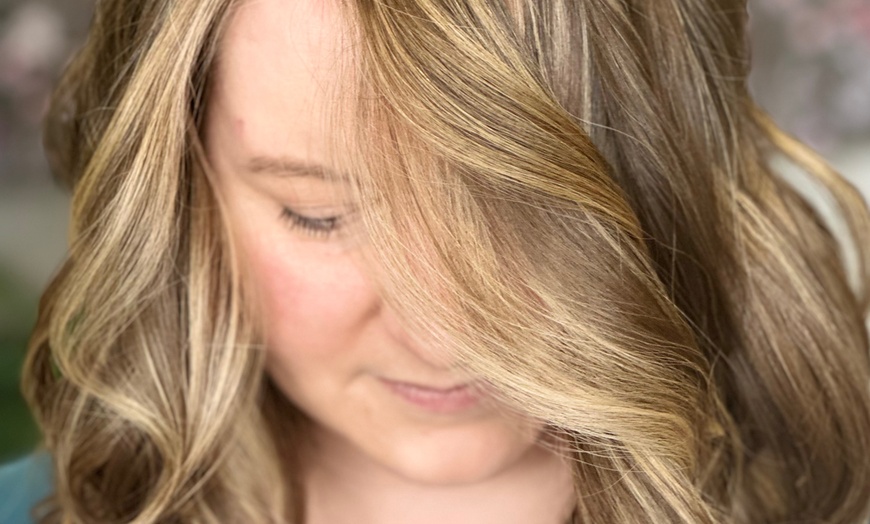 Image 5: Up to 60% Off on Salon - Hair Color / Highlights