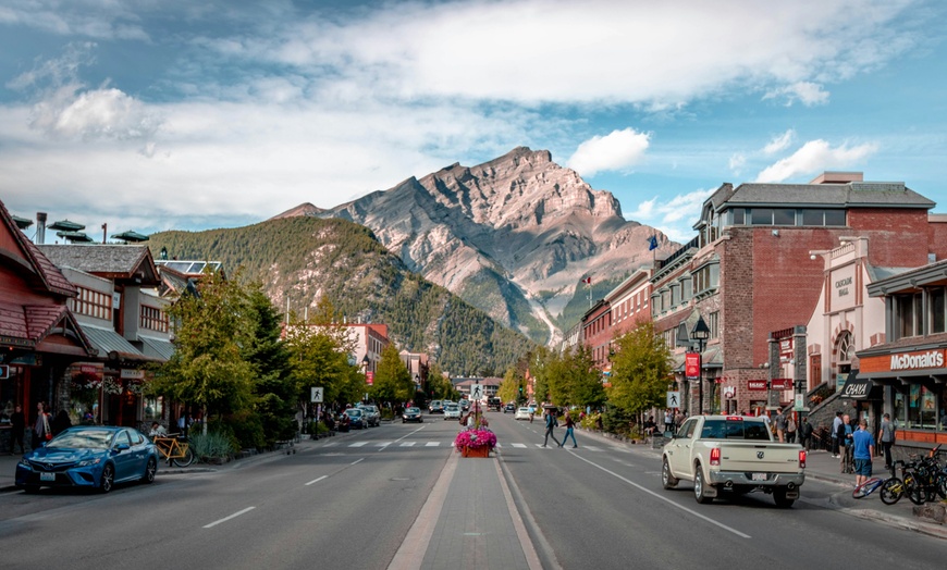 Image 8: Banff & Yoho National Parks Tour – Calgary Departure
