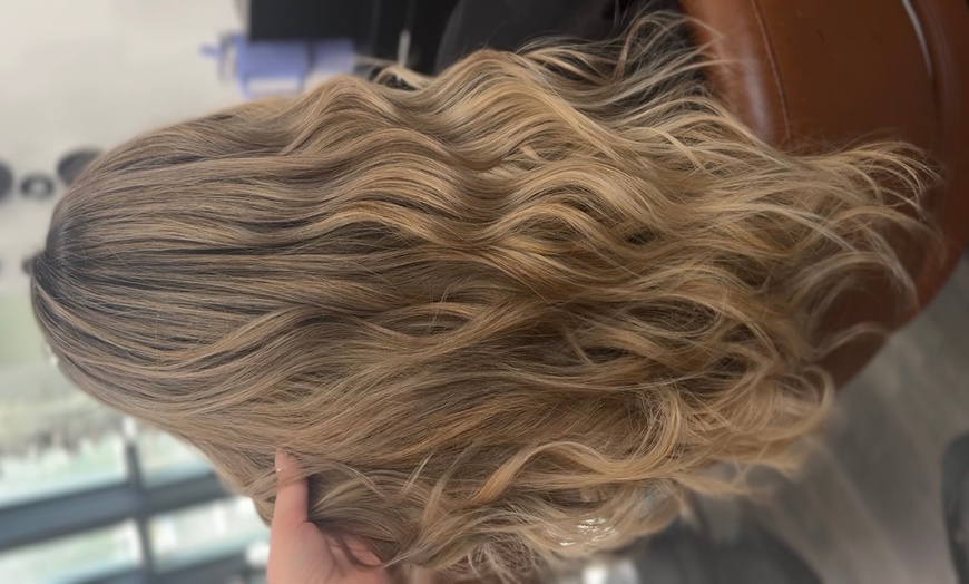 Image 5: Up to 37% Off on Salon - Hair Color / Highlights at Ommani’s Beauty Room