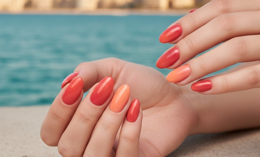 Image 16: Manicura o pedicura con opción a nivelación, refuerzo de gel y más