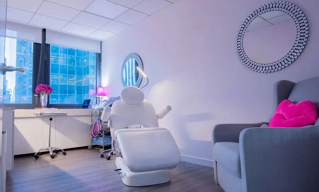 Up to 72% Off on 10 or 20 Units of Xeomin at Dreams MedSpa - Primary Image