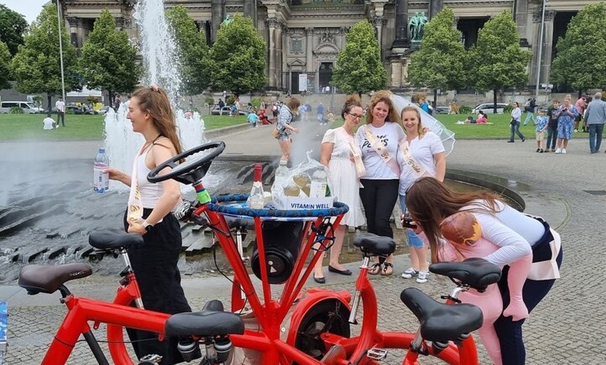 Image 6: Rickshaw Tour für 2 Pers. / Party Bike Tour für bis zu 6 Pers. bei Rickshaw Sightseeing Berlin (bis 35% sparen)