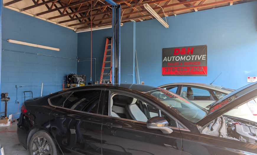 Image 4: Oil Change Packages with Filter Replacement