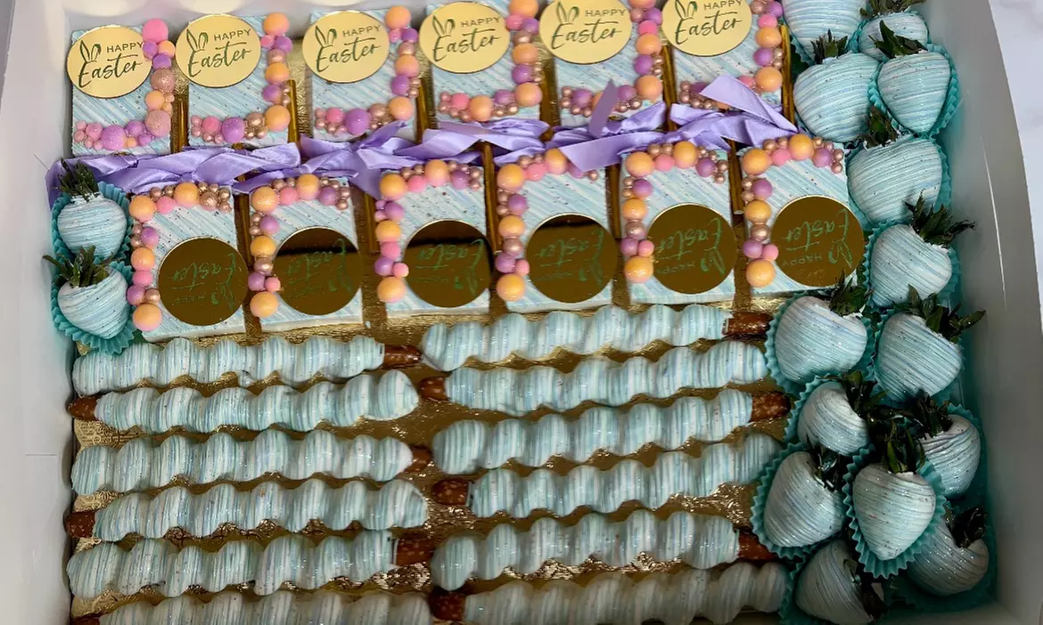 Designer Dipped Strawberries – Pick Your Flavor or Fun Topping Mix!

