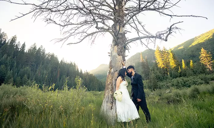 Outdoor Engagement Photography Sessions for Special Moments