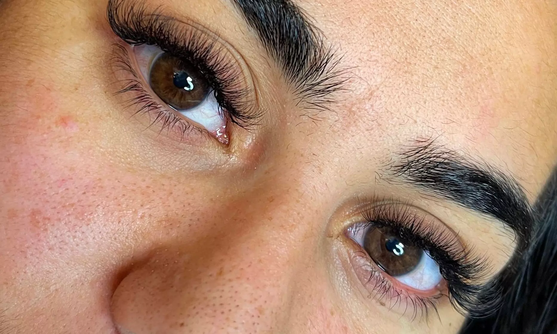 Sesión de extensiones de pestañas con opción a retoque