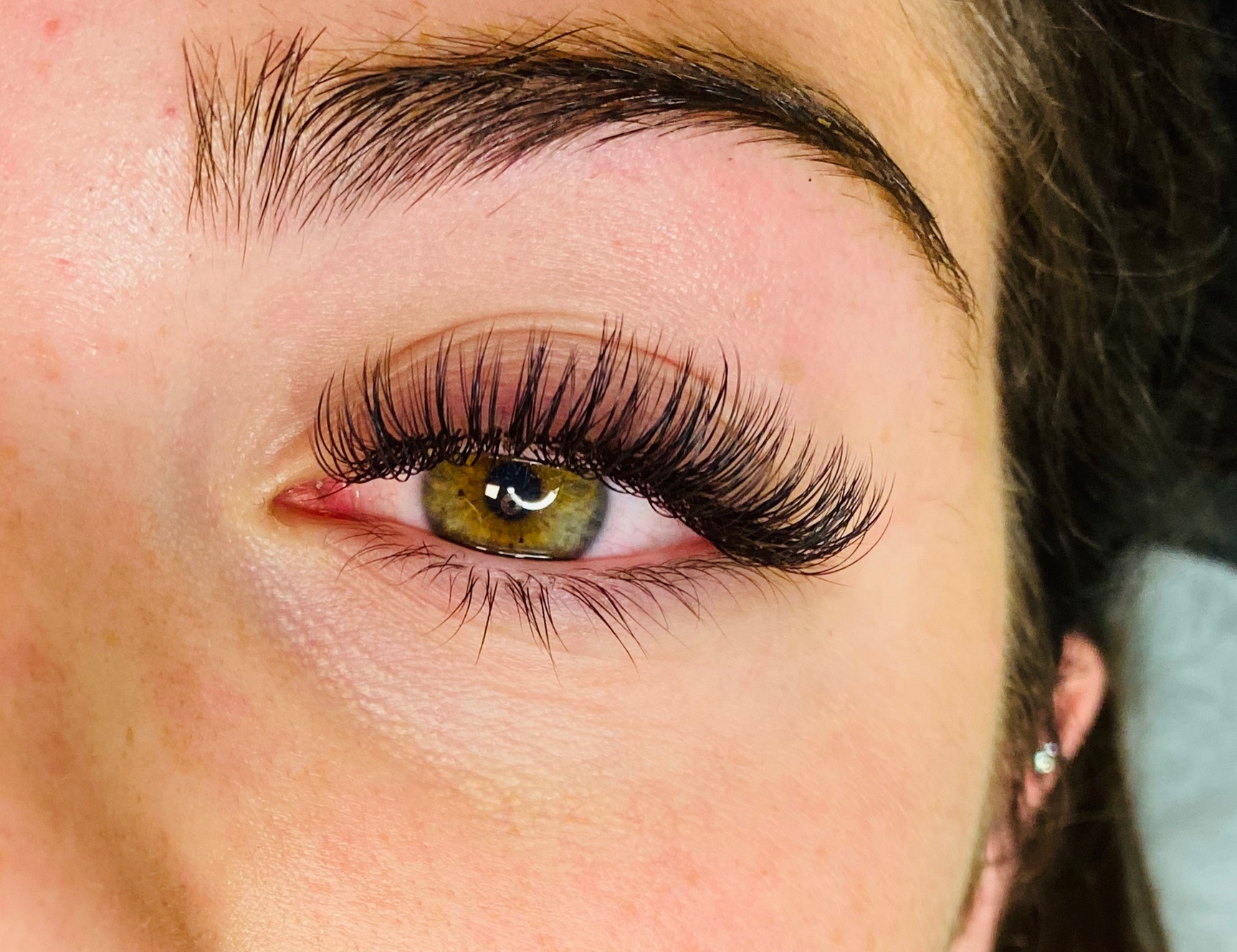 Enhance Your Look with Eyelash Extensions and Cashmere Volume