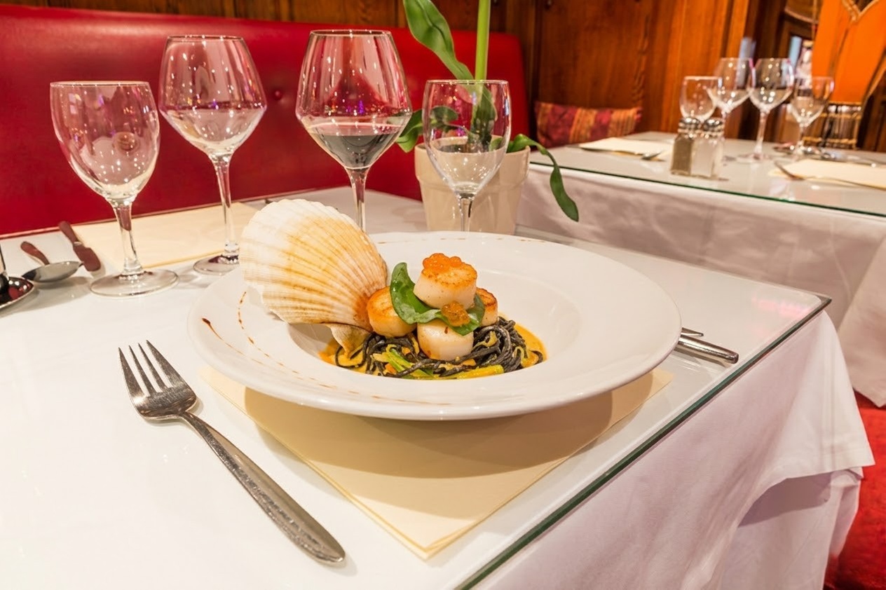 Menu découverte avec entrée, plat et dessert chez Le Cintra