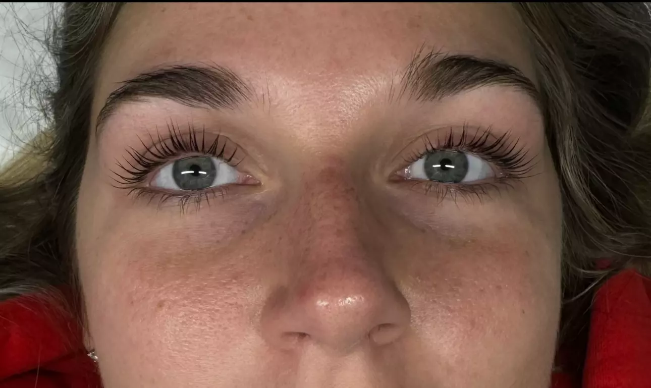 Get Beautiful Lashes with One Eyelash Tinting and Lift Treatment