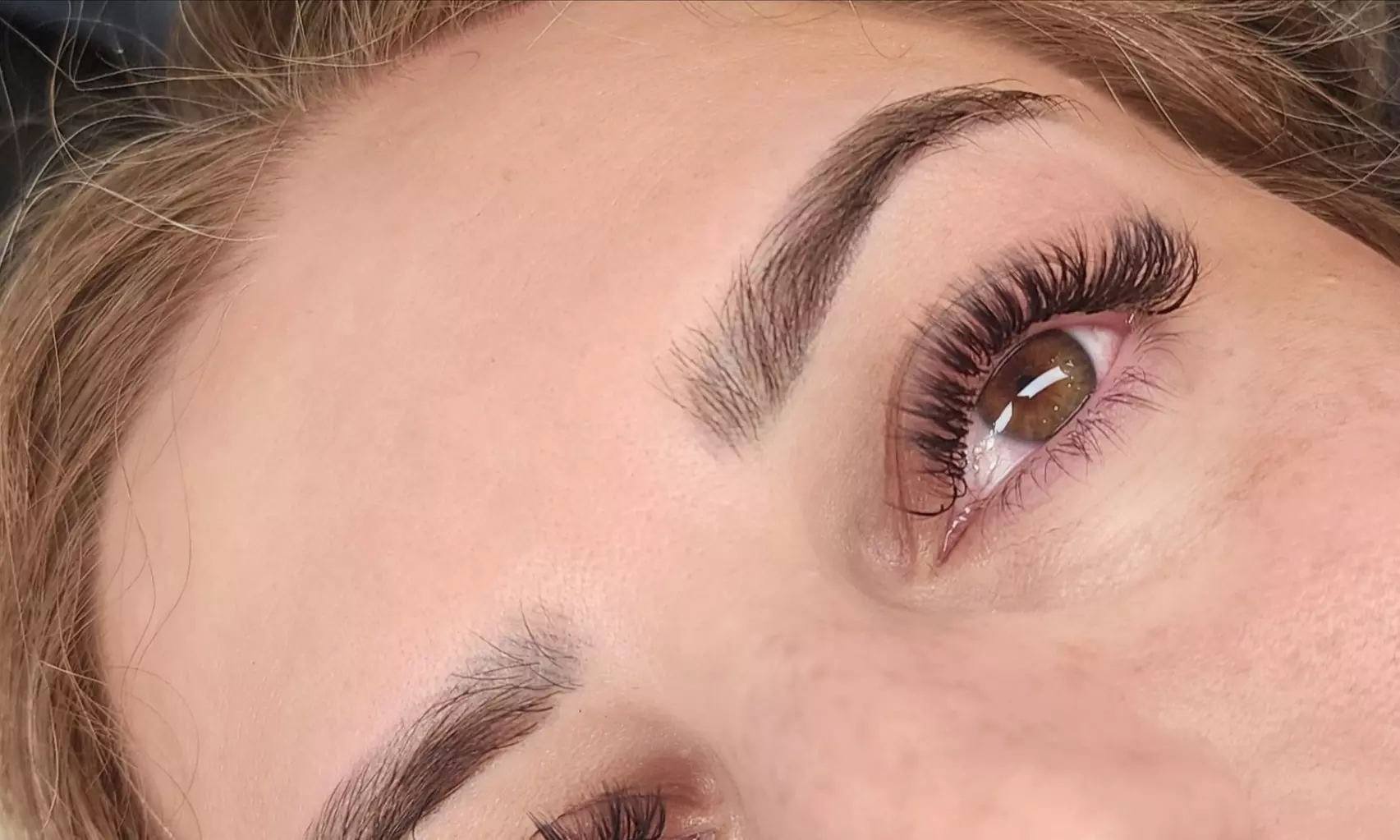 Transform Your Look w/Full Set of Classic / Hybrid Eyelash Extensions