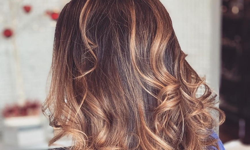 Image 4: Refresh your Look with Partial Foil or Re-touch Single Process!