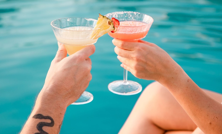 Image 4: Dip n Drunch for 1, 2, 3, or 4 - Pool & Beach Access and More