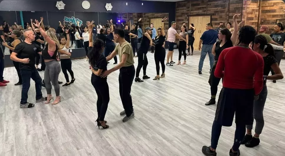 Learn 10 Group Salsa Dance Classes for Beginners