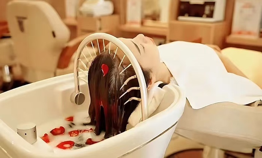 Image 7: Indulge in a Signature Head Spa Treatment / Aromatherapy Body Massage