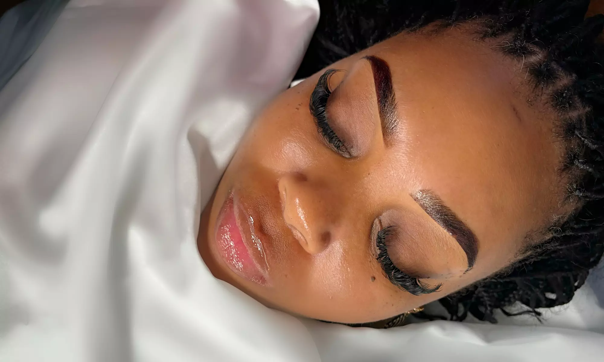 Unlock Flawless Beauty: Say Goodbye to Daily Makeup Hassles!
