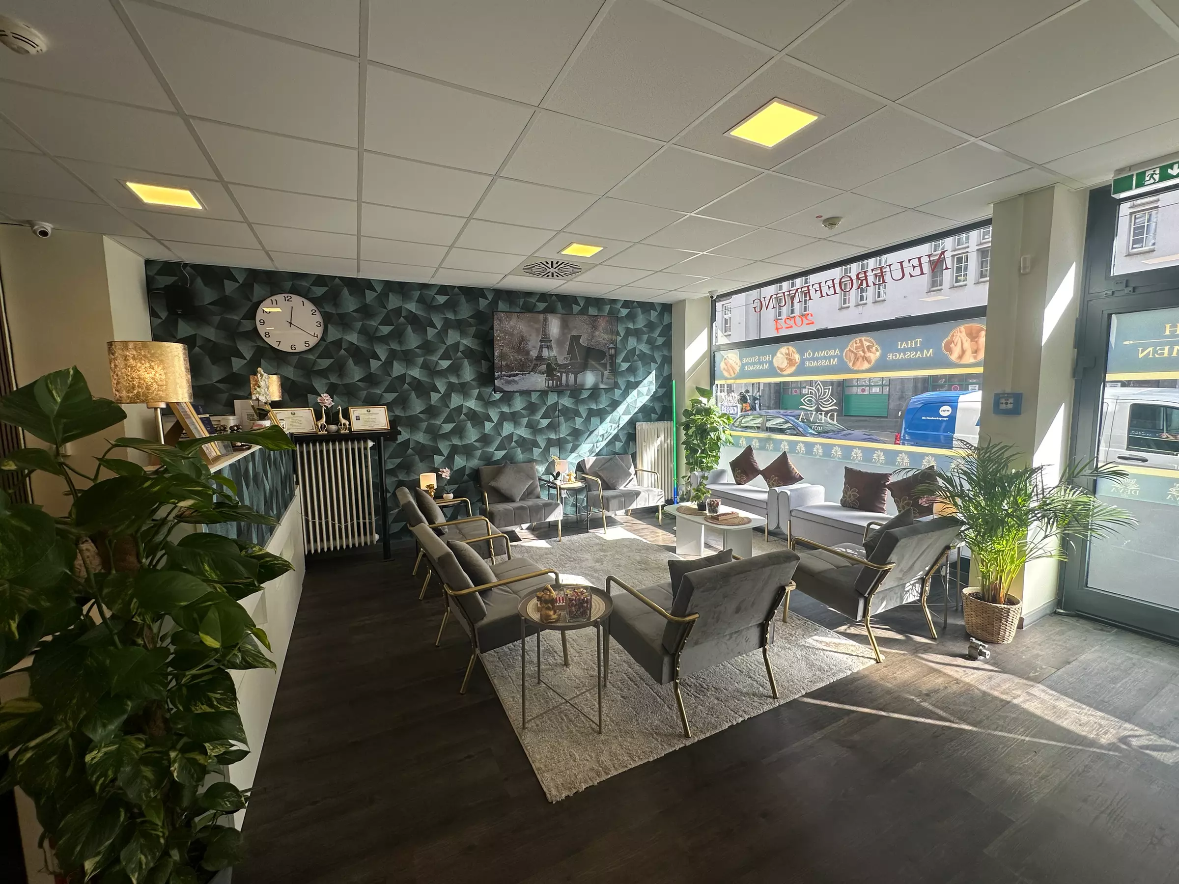 90 Min. oder 120 Min. Hot-Stone-Massage für 1 Personen oder als Paarmassage (bis zu 38% sparen) - Primary Image