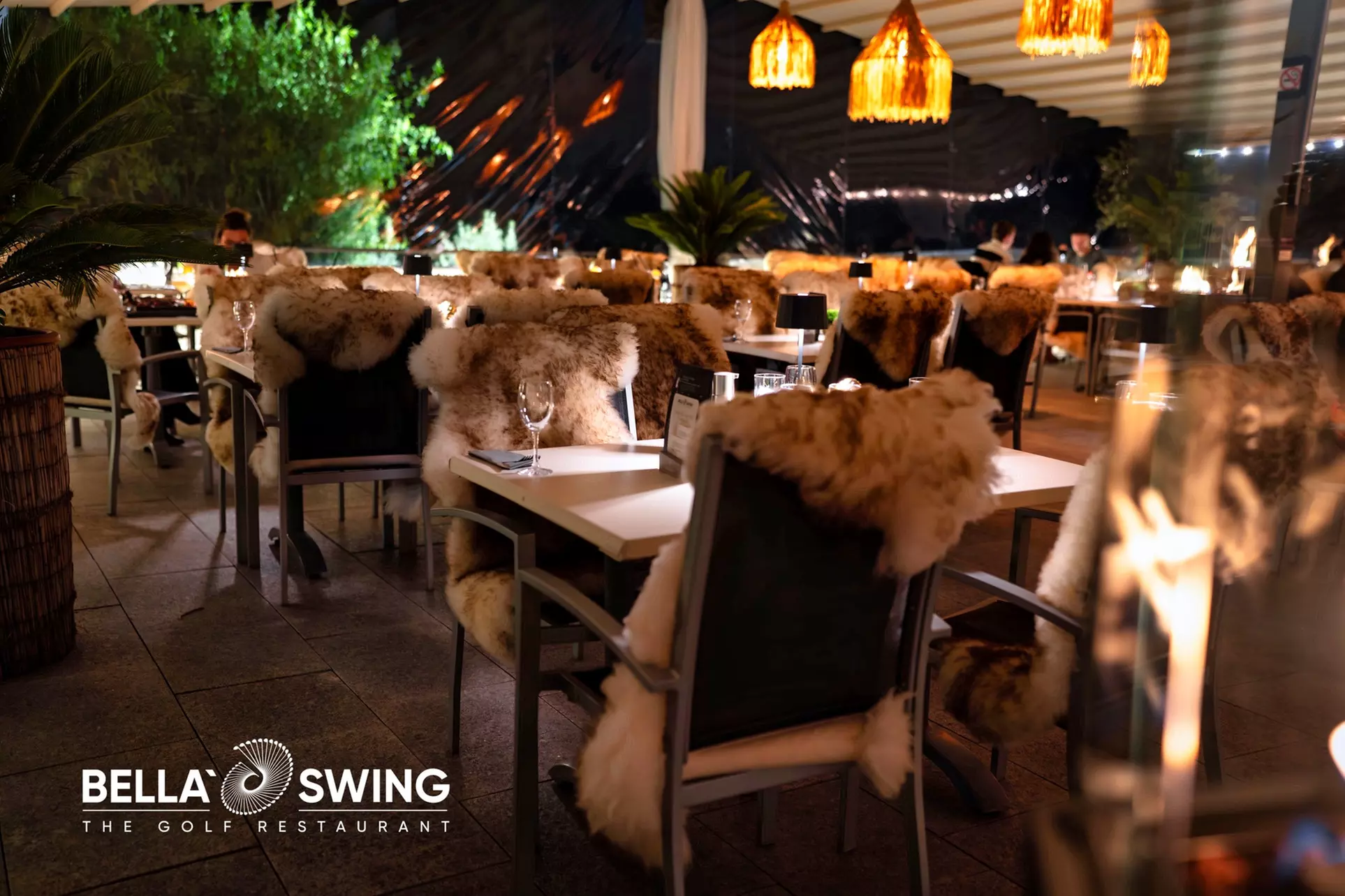 Zwiebelrostbraten auf dem Lavastein inkl. Beilage und 1 Glas Sekt