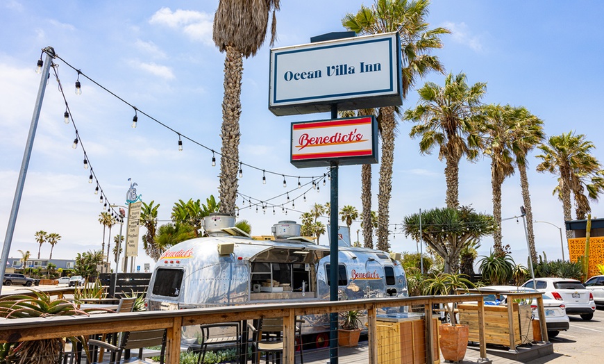 Image 2: Delightful One Refreshing Açaí Bowl 