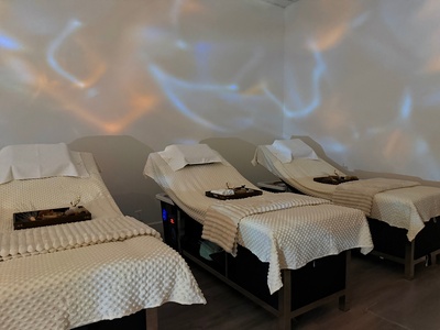 45-Minute Couples Deep Tissue Massage with Hot Stones and a 30-minute Mini Facial - The Key Spa