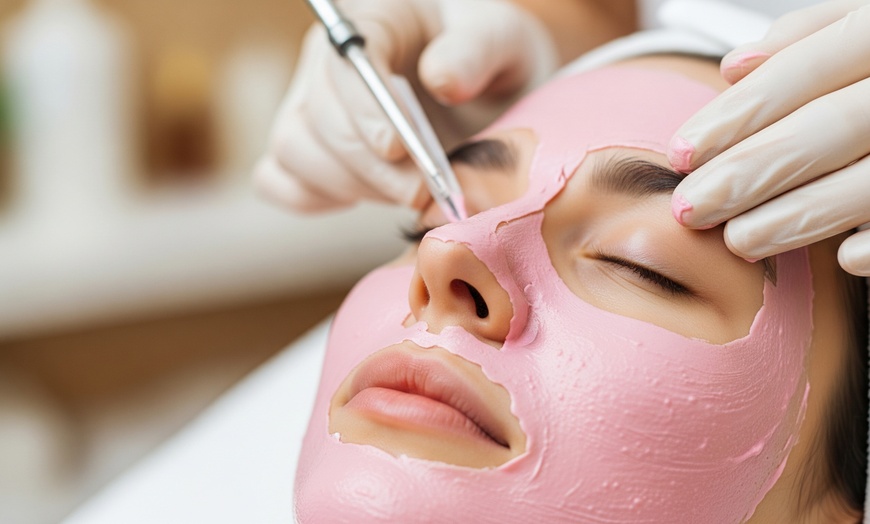Image 1: Soin du visage et bien-être à Paris : Kobido, microneedling, peeling