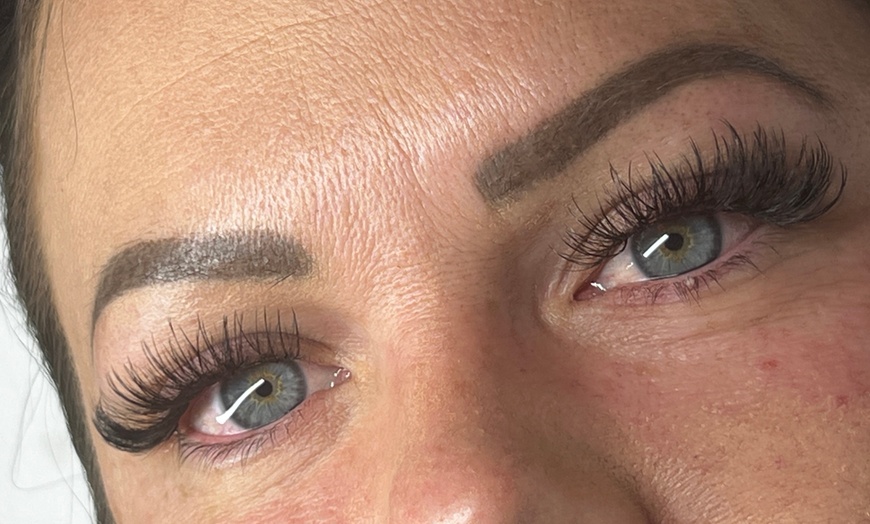 Image 3: Get Full Sets Classic, Hybrid, or Volume Eyelash Extensions