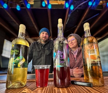 Solo Sommelier – Tasting for 1 – Experience a flight of 6 Meads from Dry to Sweet, Spicy or Sparkling. 20+ Mead options. - Mr. B's Mead