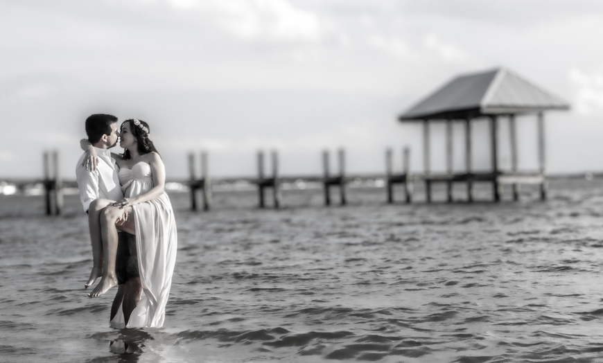 Image 4: 90-Minute Outdoor Photography Session with Photo Package